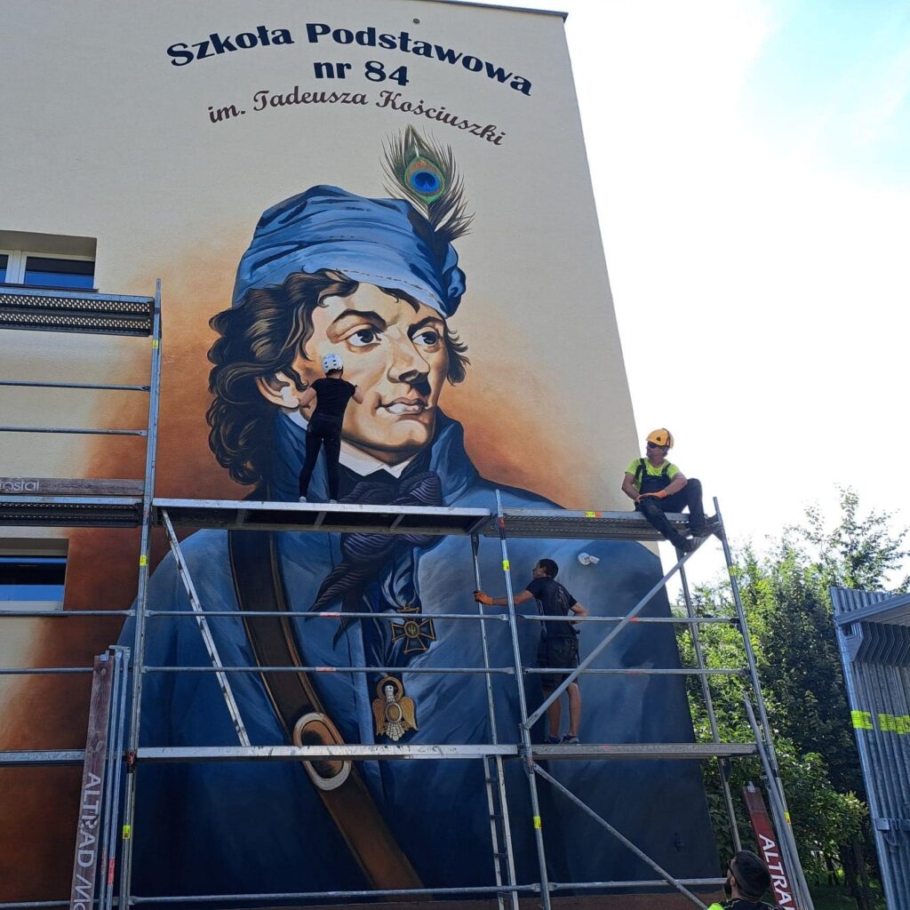 Mural  - Kościuszko na ścianie szkoły.