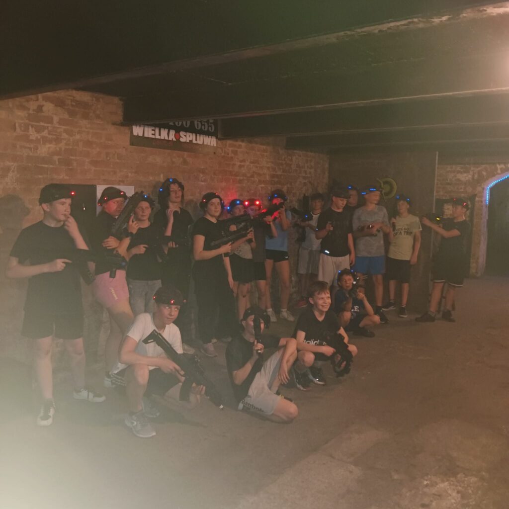 Dzieci w Lasertagu 
