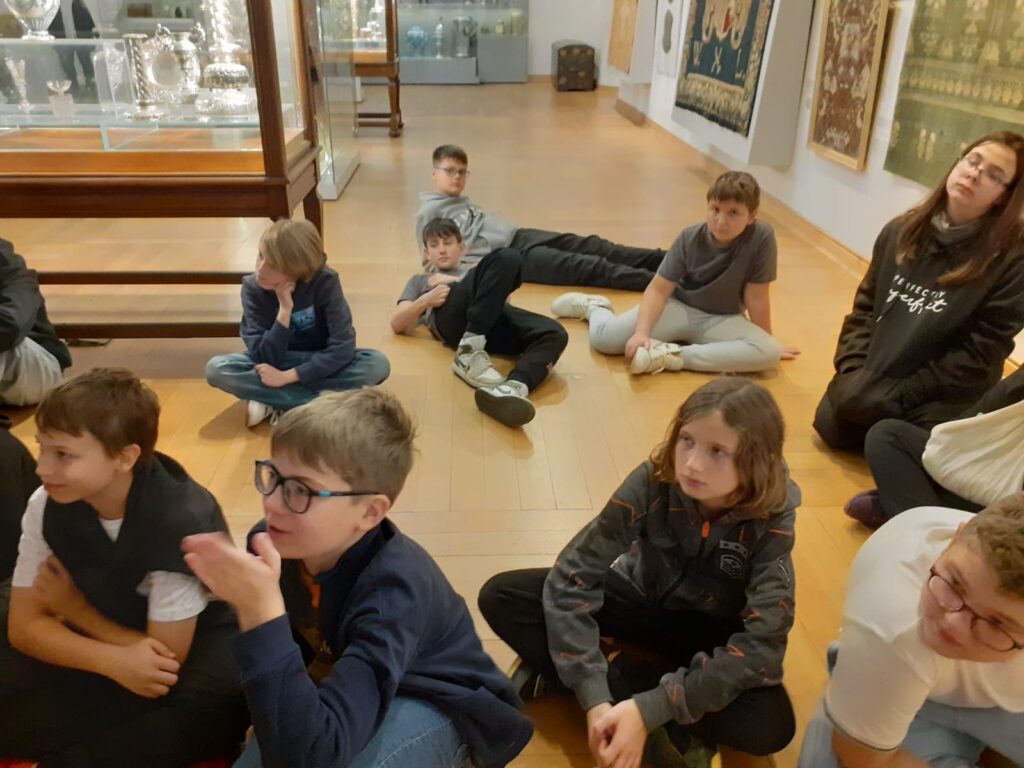 Klasa 6b podczas lekcji muzealnej