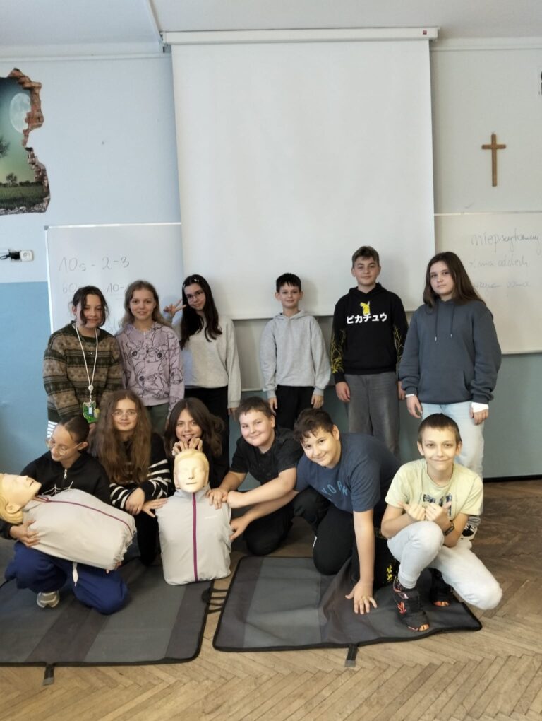 klasa z fantomami na wspólnym zdjęciu