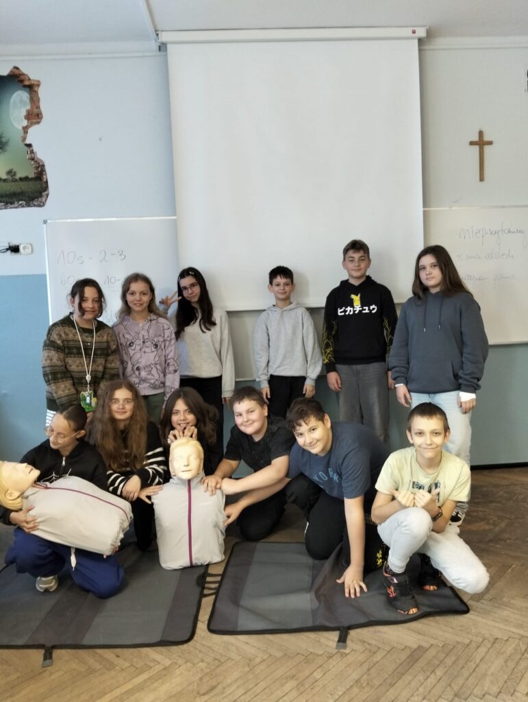 klasa z fantomami na wspólnym zdjęciu