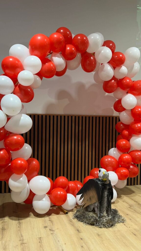 Ozdoba wraz z orłem