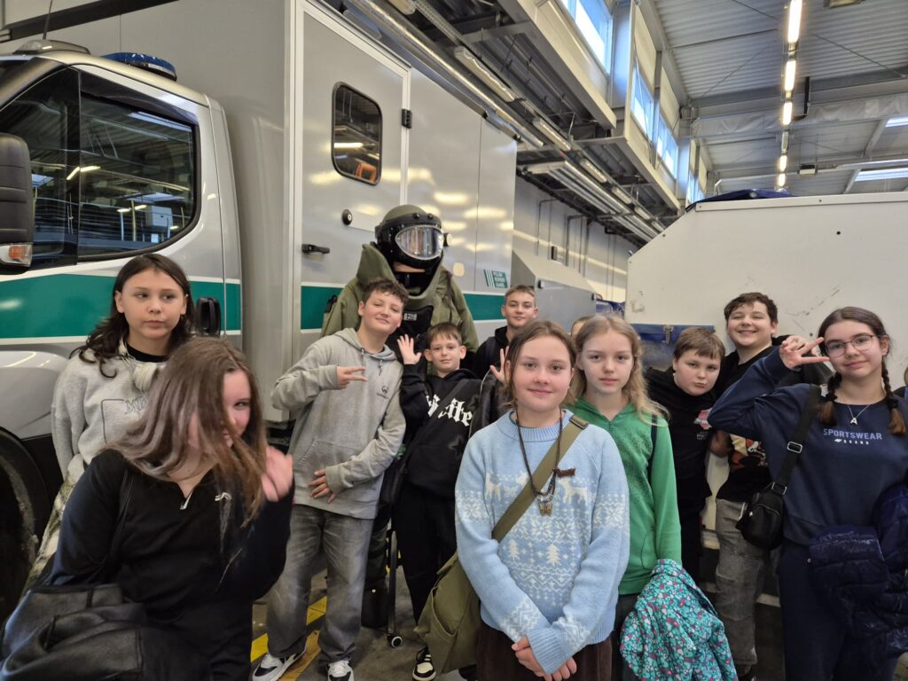 Zdjęcie klasy  na lotnisku 