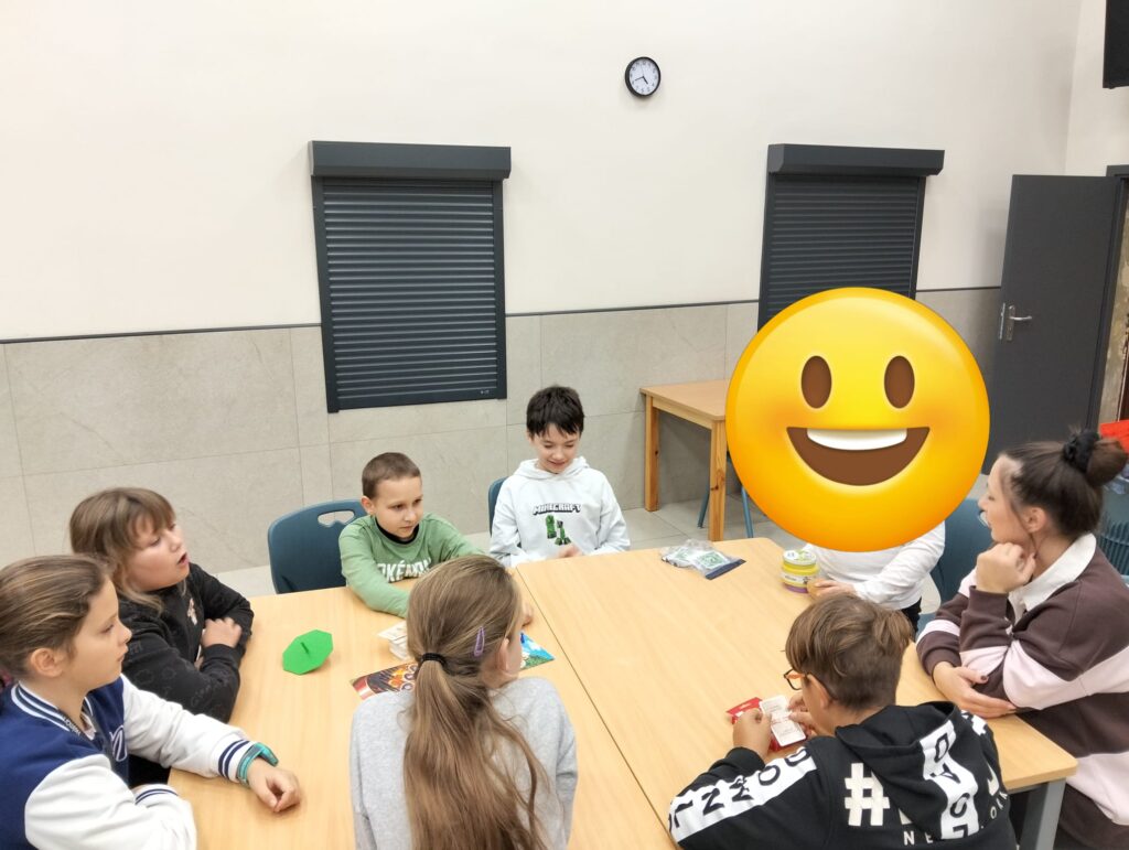 Dzieci grające w grę