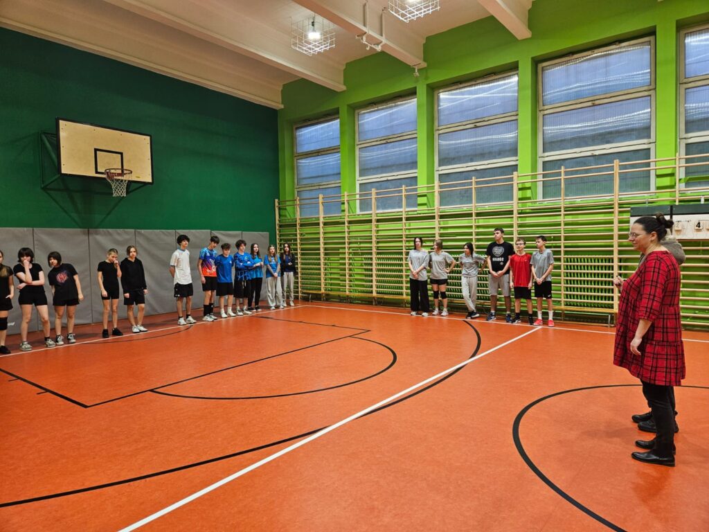 Zawodnicy przed meczem na wspólnym zdjęciu