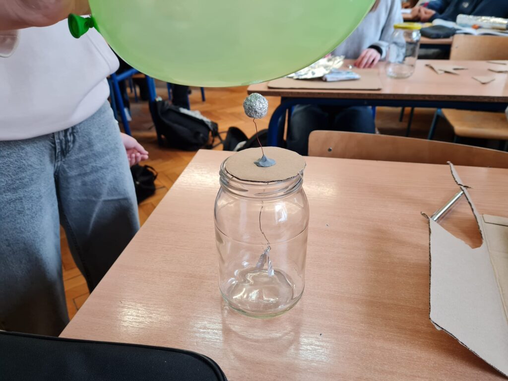 Słoik wraz z doświadczeniem 