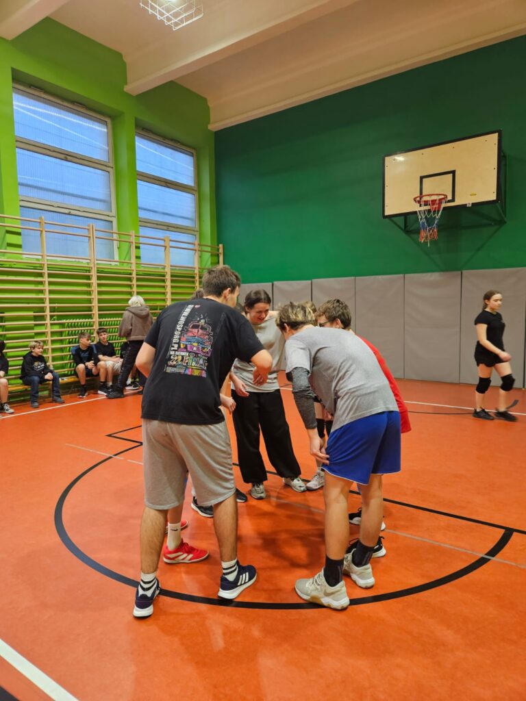 Zawodnicy podczas rozgrzewki