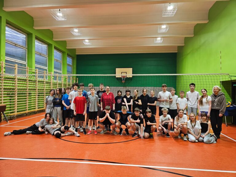 Zawodnicy przed meczem na wspólnym zdjęciu