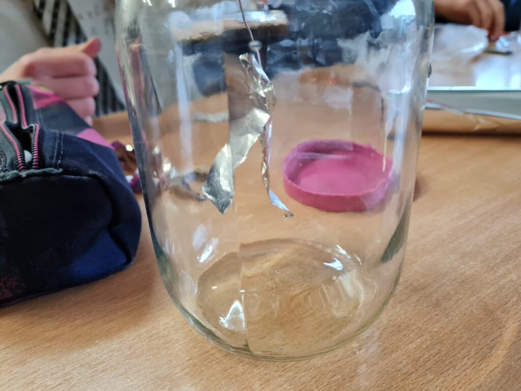 Słoik wraz z doświadczeniem 