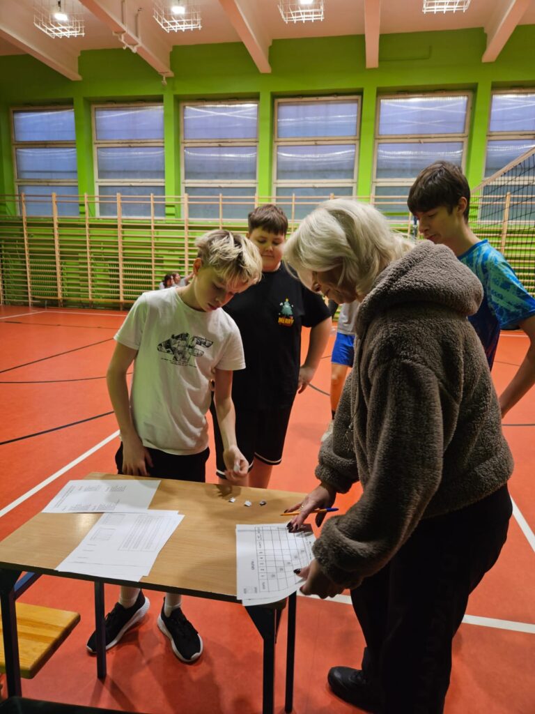 kapitanowie w czasie losowania kolejności