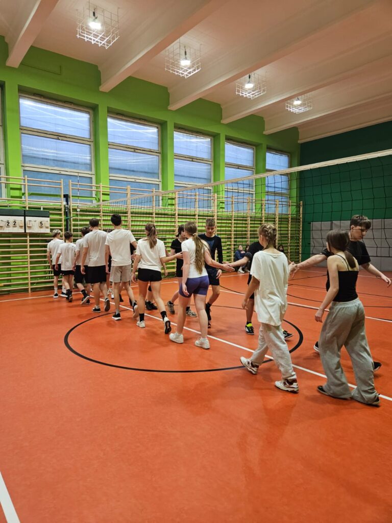 Zawodnicy podczas rozgrzewki