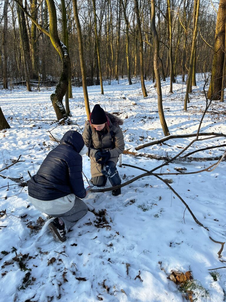 Szałas zbudowany przez uczniów
