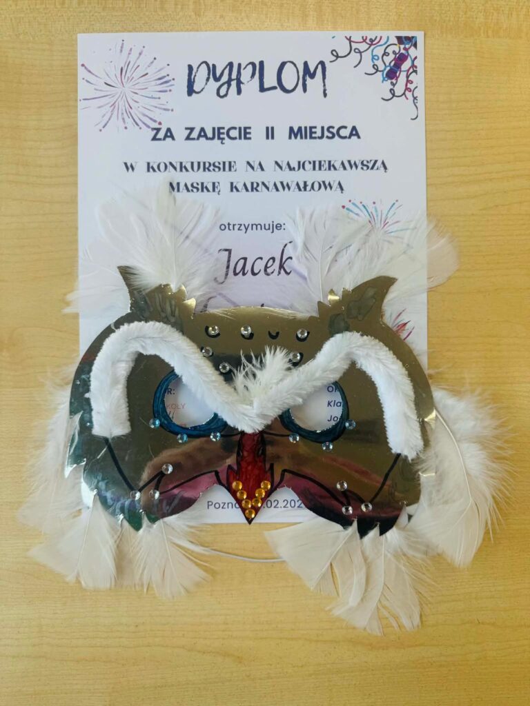 Zdjęcie przedstawiające dyplom wraz z pracą konkursową.