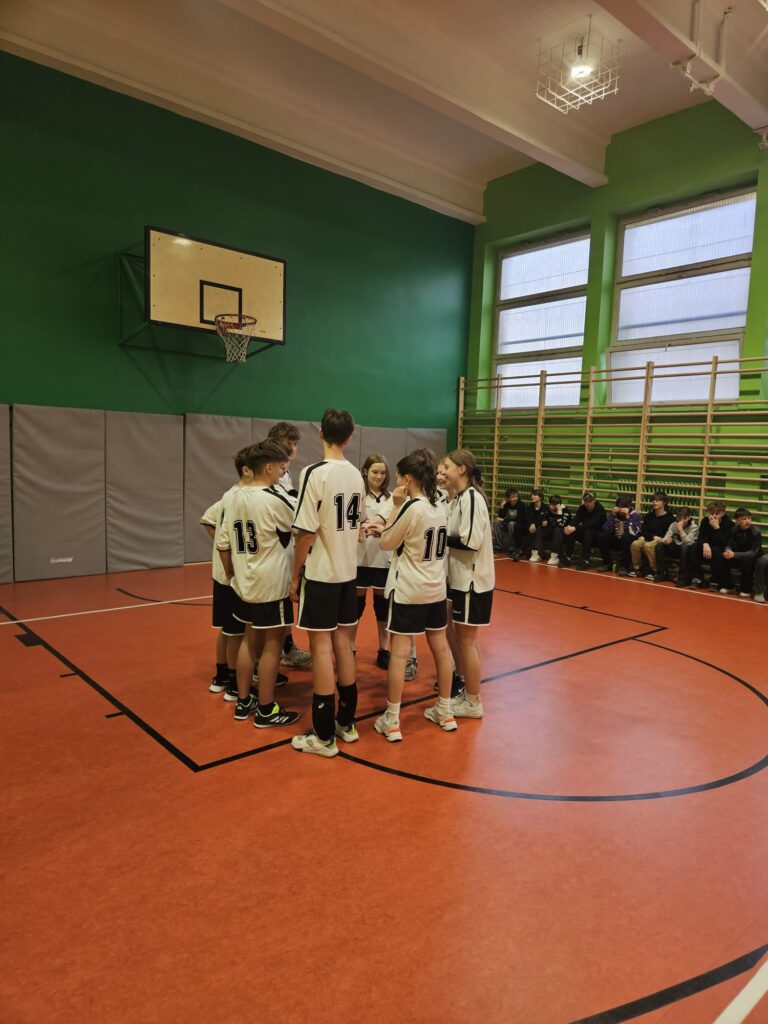 drużyna sp 84 podczas gry