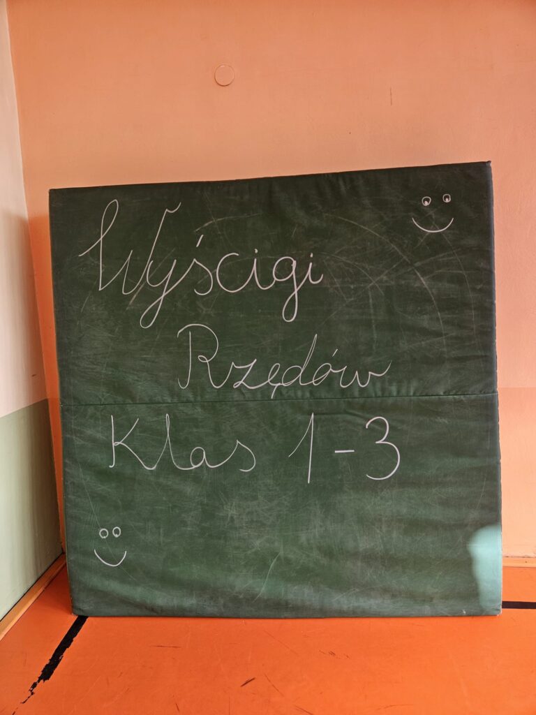 Napis wyścigi rzędów klas 1-3