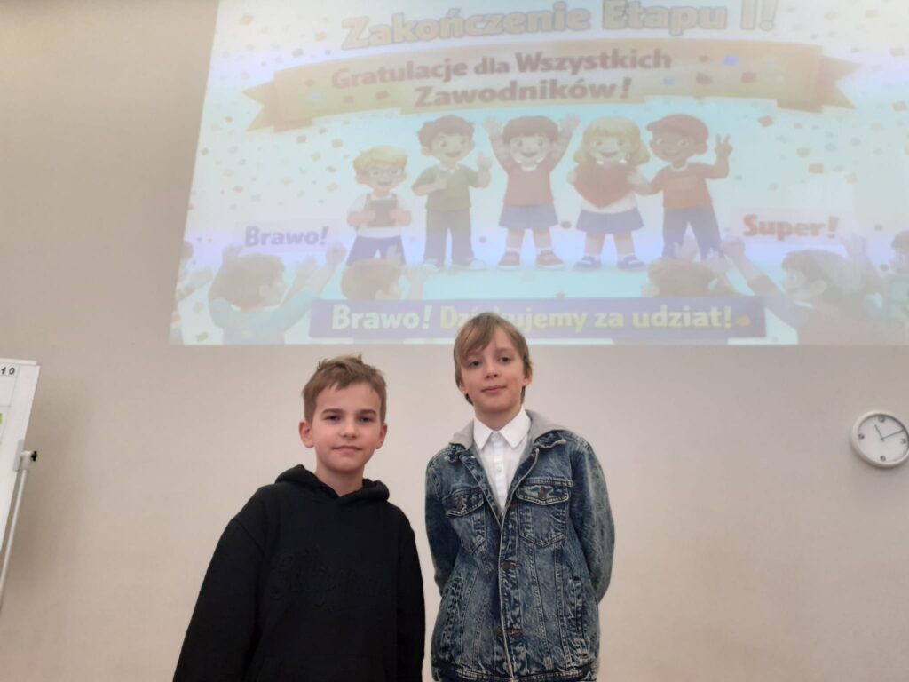 Chłopcy z sp 84 na wspólnym zdjęciu