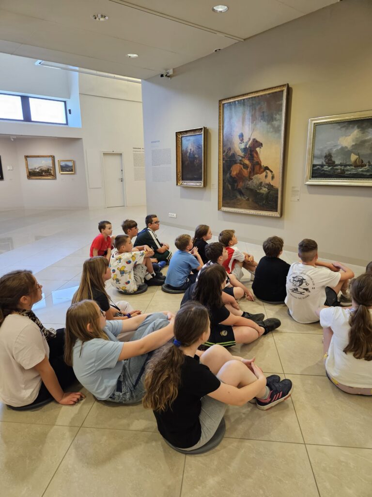 Klasa podczas wizyty w muzeum